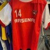 T-shirt i funktionsmaterial, röd/vit, ARSENAL, Henry på ryggen st 128/140