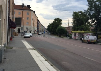 Le Mans - Järnvägsgatan sedd från Maraboubrons norra fäste. Gatan sträcker sig ända bort till Solna Businesspark. Le Mans - Järnvägsgatan sedd från Maraboubrons norra fäste. Gatan sträcker sig ända bort till Solna Businesspark.