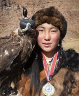 4J. Örnjägerskan (Kazakiska, Altajbergen, Mongoliet)
