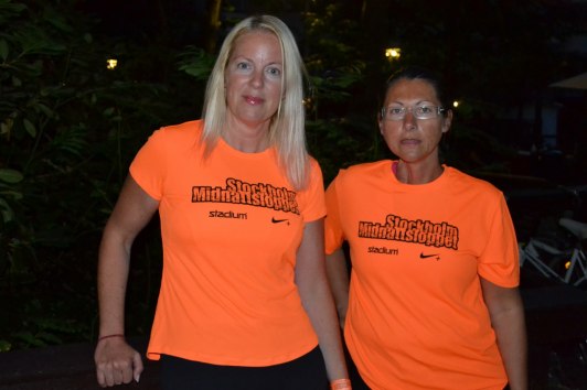 Före-bild. Våra orangea tröjor lyste upp augustimörkret... Före-bild. Våra orangea tröjor lyste upp augustimörkret...