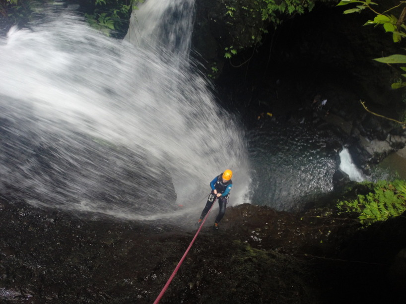 Jag ute på canyoning, GitGit Waterfalls, Bali Jag ute på canyoning, GitGit Waterfalls, Bali