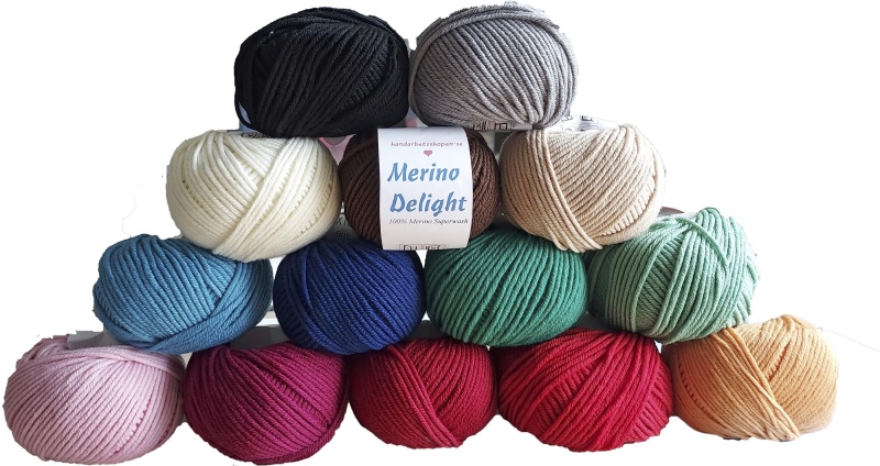 Merino Delight är ett lite kraftigare garn i 100% mjuk merinoull som är toppen både för barn och vuxna. I det här garnet gör du snabbt gör en tröja eller kofta som värmer gott under de kalla månaderna.
