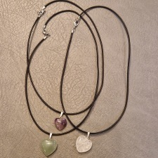 Halsband med kristallhjärta