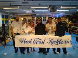 Från vänster: Coach Björn Rhodin, Mikael Rojas, Hanna Bäckman, Sam Zolfaghari, Shenyar Karim och Coach Douglas Franzén Från vänster: Coach Björn Rhodin, Mikael Rojas, Hanna Bäckman, Sam Zolfaghari, Shenyar Karim och Coach Douglas Franzén