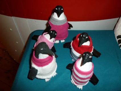 Pingvin med varm tröja