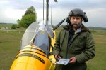 Foto: Dennis Meisner - Piloten Nisse Öberg från Skånska Gyrokopterklubben som fann de båda männen från luften