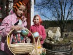 Filippa och Julia tittade förbi på väg till Blåkulla... ! Klicka på bilden för att se den i större format! Filippa och Julia tittade förbi på väg till Blåkulla... ! Klicka på bilden för att se den i större format!