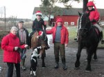 Julrittens första stopp var i Stjärnberg. Klicka på bilden för att se oss i större format. Från vänster; Anna-Greta, Stig, Diva, Lizette, Evelina, Lasse, Abel och Britta. Julrittens första stopp var i Stjärnberg. Klicka på bilden för att se oss i större format. Från vänster; Anna-Greta, Stig, Diva, Lizette, Evelina, Lasse, Abel och Britta.