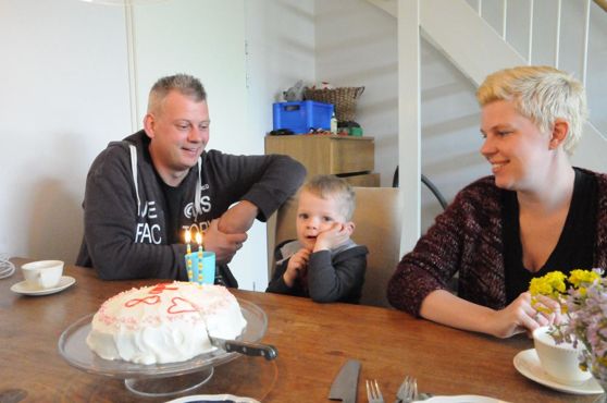 Celebration on 8 april! Yeyezel went to her new family and Bart turned 47! 