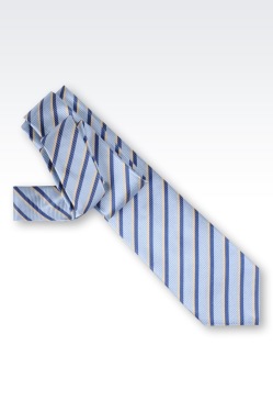 Himmelsblå slips Giorgio Armani.