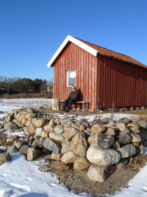 Sverige är fullt av små fina stugor som man både kan leka i och gömma sina hummertinor i.