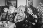 "Sista sockerbiten ensam kvar" från utställningen Docksött- ett spel för gallerierna, 22/8-15/9 2019. "Sista sockerbiten ensam kvar" från utställningen Docksött- ett spel för gallerierna, 22/8-15/9 2019.