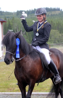 Milla på sin 6:e tävling. Det blev SILVER i T1 på SM tillsammans med Berglind. Foto Johanna Berg.