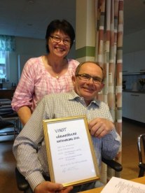 Lennart och Lilly tar emot priset.