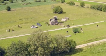 Leksands Sparbank gav Stiko-Per ett sommarjobb att kartlägga corona-anpassade aktiviteter i Siljansbygden! Foto: Drönarbild Leksands Sparbank gav Stiko-Per ett sommarjobb att kartlägga corona-anpassade aktiviteter i Siljansbygden! Foto: Drönarbild