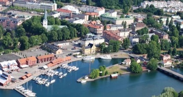 Akacian högst upp till höger. Nära till det mesta! [Foto AB Göta Kanalbolag]