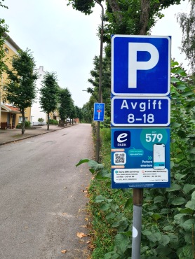 Det kostar att parkera vardagar på Akasialiden och Källgatan.
