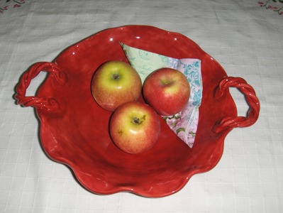 Fruktfat med handtag. ca. 30 cm i diam.  425:-