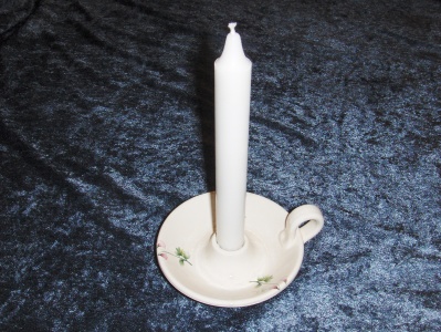 Candle-stick (nattljusstake) diam. 11 cm. höjd  3 cm.  Pris:  295:-