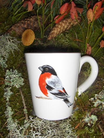 Bild-8  Fågelmugg med Domherre, höjd 10 cm.  Pris 139:-