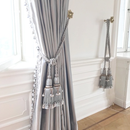 Måttbeställ fodrad sidengardiner - hos Alegni Interiors Stockholm Måttbeställ fodrad sidengardiner - hos Alegni Interiors Stockholm