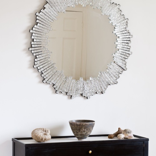Spegel Cheviot, modell large - by Vaughan Designs  - hos Alegni Interiors Stockholm