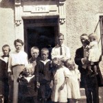Familjen Krantz: Dottern  Anna med maken Gustaf Adolf och deras barn