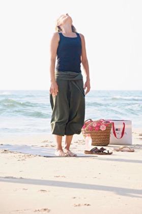 Morgonyoga på stranden Morgonyoga på stranden