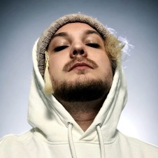 Filip Winther 2020. Hiphopartist, musikproducent, svensk rappare, YouTuber, musiker.