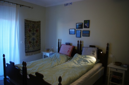 Master bedroom med egen balkong.