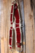 MOHAIR är ullfiber från angorageten Western Wanted är en butik med westernutrustning i unik tillverkning av 100% Mohairgarn, allt är spunnet i 16 trådar (ply) brukligt är 8 ply.