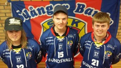 Se, i våra nya spelskjortor! Niklas Söderlind, Simon Hansson och Henrik Söderlind. Foto: Jonas Rönnqvist (bra fotat!) Se, i våra nya spelskjortor! Niklas Söderlind, Simon Hansson och Henrik Söderlind. Foto: Jonas Rönnqvist (bra fotat!)