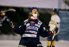 Nr 11 i igenkänt högljutt målfirande. Nr 11 i igenkänt högljutt målfirande.