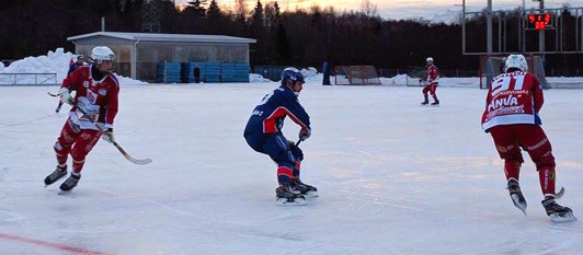 91:an Detsura pressade det som gick, men det räckte inte. Här påpassad av Hunden Gustavsson. Foto: Rönnken 91:an Detsura pressade det som gick, men det räckte inte. Här påpassad av Hunden Gustavsson. Foto: Rönnken
