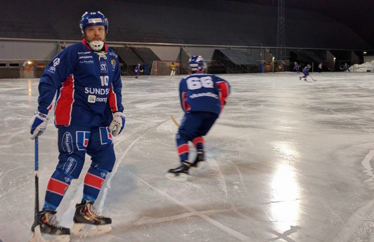 Nummer 10 Micke G anade, från sin position, en ovilja att passa. Foto: Jonas Rönnqvist Nummer 10 Micke G anade, från sin position, en ovilja att passa. Foto: Jonas Rönnqvist