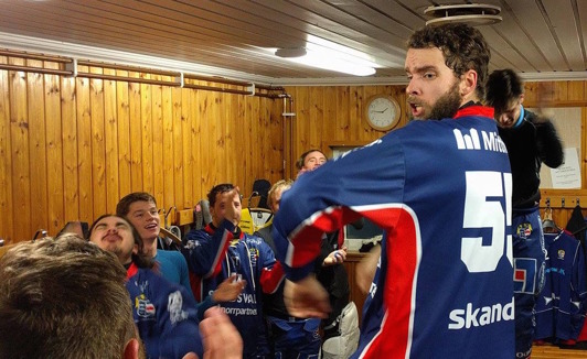 Sugar man fixade festen efter matchen. Foto: J.R. Sugar man fixade festen efter matchen. Foto: J.R.