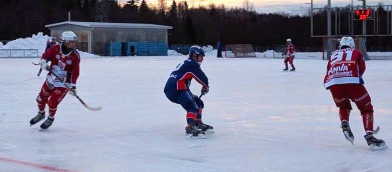 91:an Detsura pressade det som gick, men det räckte inte. Här påpassad av Hunden Gustavsson. Foto: Rönnken 91:an Detsura pressade det som gick, men det räckte inte. Här påpassad av Hunden Gustavsson. Foto: Rönnken