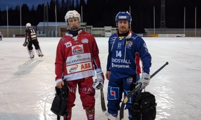 Viktor Mardakin och Tobbe "Greger" Sjödin utsågs till planens bästa spelare. Foto: Röntgenbild Viktor Mardakin och Tobbe "Greger" Sjödin utsågs till planens bästa spelare. Foto: Röntgenbild