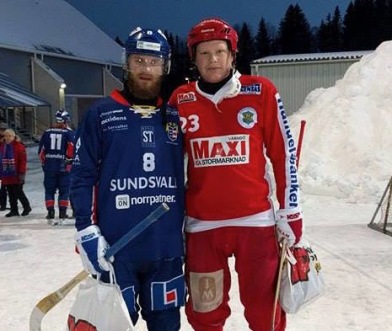 Skägget och den alltid lika luriga Niklas Norevik plockade pris från YP profilkläder som matchens lirare. Skägget och den alltid lika luriga Niklas Norevik plockade pris från YP profilkläder som matchens lirare.