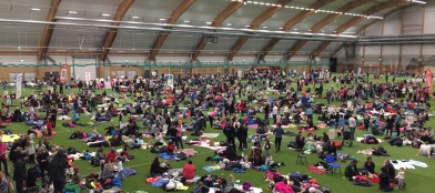 Inomhuspicknick - halvskum idé som tilltalar sundsvallsborna. Inomhuspicknick - halvskum idé som tilltalar sundsvallsborna.