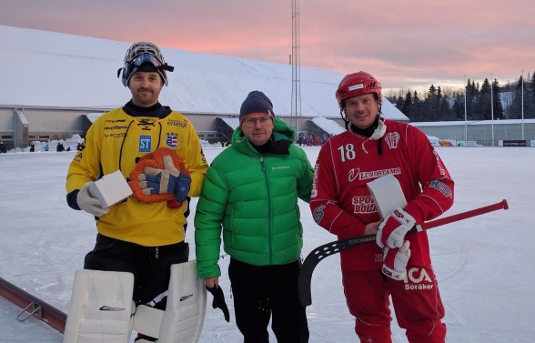 Ola Persson från Norrpartner delade ut pris till matchens bästa spelare i vardera lag. Det blev Masken och Jocke Hedberg.