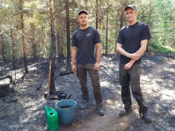 Sveaskog inspekterar att allt är under kontroll i området. Sveaskog inspekterar att allt är under kontroll i området.