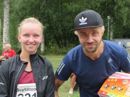 Snabbast på 5,5 km blev Sofia Larsson Karlskoga Friidrott och Rille Örn Huddinge AIS Snabbast på 5,5 km blev Sofia Larsson Karlskoga Friidrott och Rille Örn Huddinge AIS
