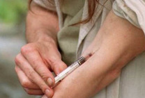 Som 9 åring skrev hon sitt testamente och som 11 åring tog hon sin första överdos. Nu vill Rebecka hjälpa andra med sin berättelse. Som 9 åring skrev hon sitt testamente och som 11 åring tog hon sin första överdos. Nu vill Rebecka hjälpa andra med sin berättelse.
