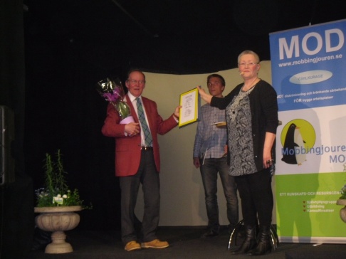 Staffan Eriksson får civilkuragepriset av Mobbingjouren Mod i Luleå. Beundransvärd politker som väljer att inte se mellan fingrarna på mobbning. Grattis!