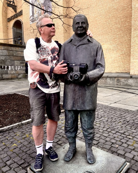 jag och Victor Hasselblad på Götaplatsen...