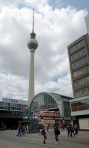 Berliner Fernsehturm på Alexanderplatz...