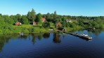 vårat lilla hus till vänster...