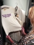 t-shirt med annorlunda text...