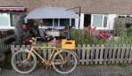 "Gräsätarn's" berömda gula cykel...
